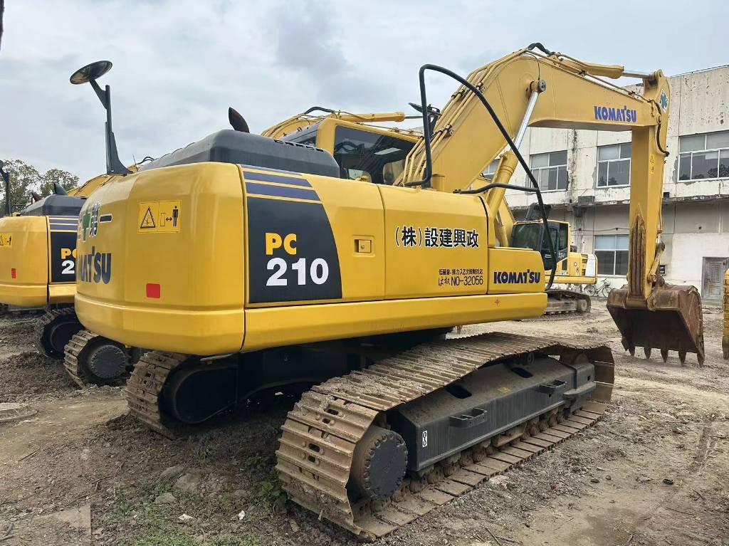 Komatsu PC 210 LC - Kāpurķēžu ekskavators: foto 1 Komatsu PC 210 LC - Kāpurķēžu ekskavators: foto 1