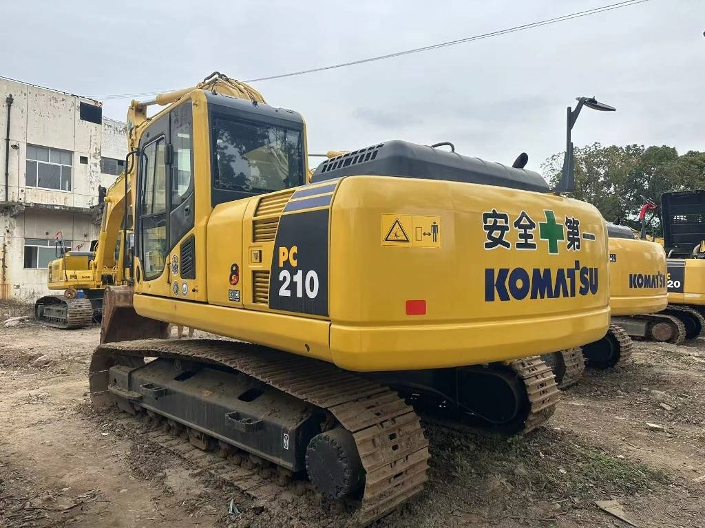 Komatsu PC 210 LC - Kāpurķēžu ekskavators: foto 2 Komatsu PC 210 LC - Kāpurķēžu ekskavators: foto 2