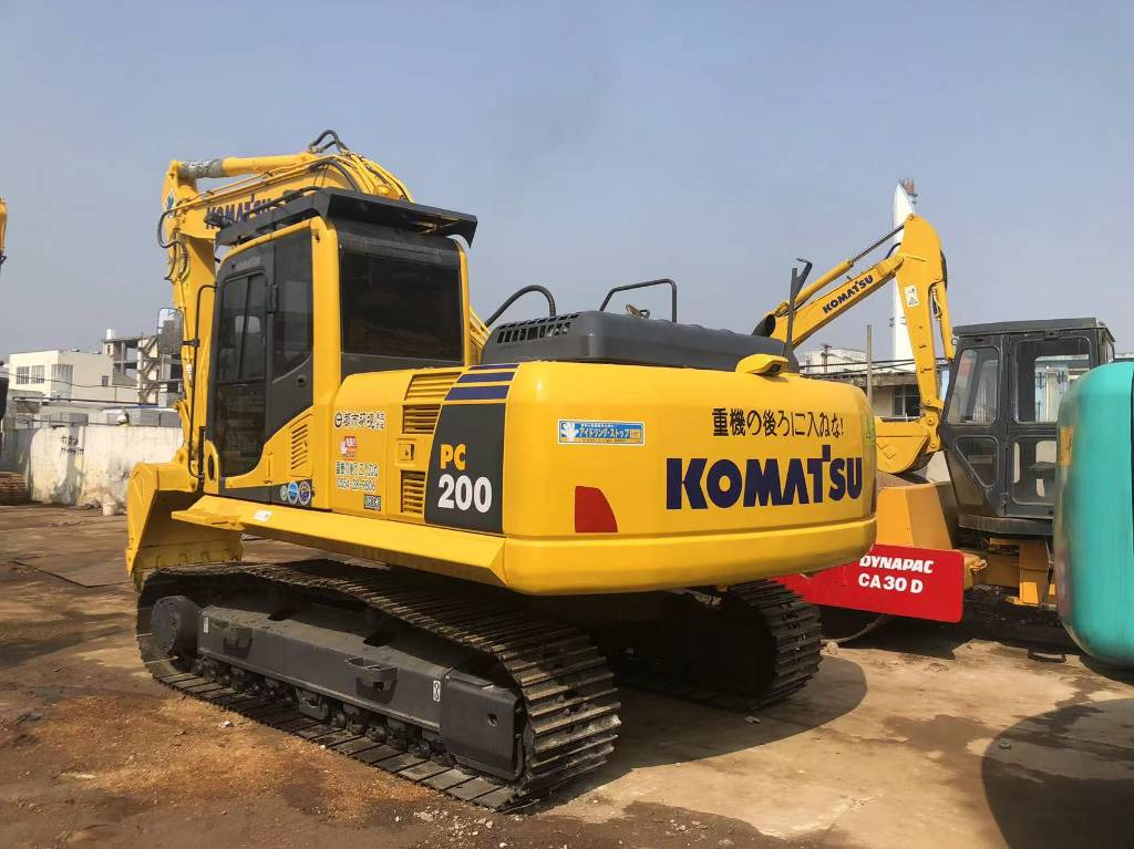 Komatsu PC 220-8 - Kāpurķēžu ekskavators: foto 1 Komatsu PC 220-8 - Kāpurķēžu ekskavators: foto 1