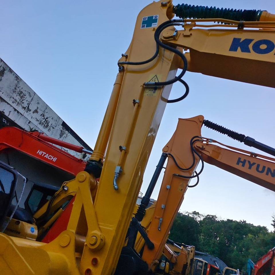 Komatsu PC 220 - Kāpurķēžu ekskavators: foto 3 Komatsu PC 220 - Kāpurķēžu ekskavators: foto 3