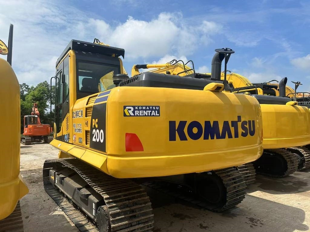 Komatsu PC 220 - Kāpurķēžu ekskavators: foto 2 Komatsu PC 220 - Kāpurķēžu ekskavators: foto 2