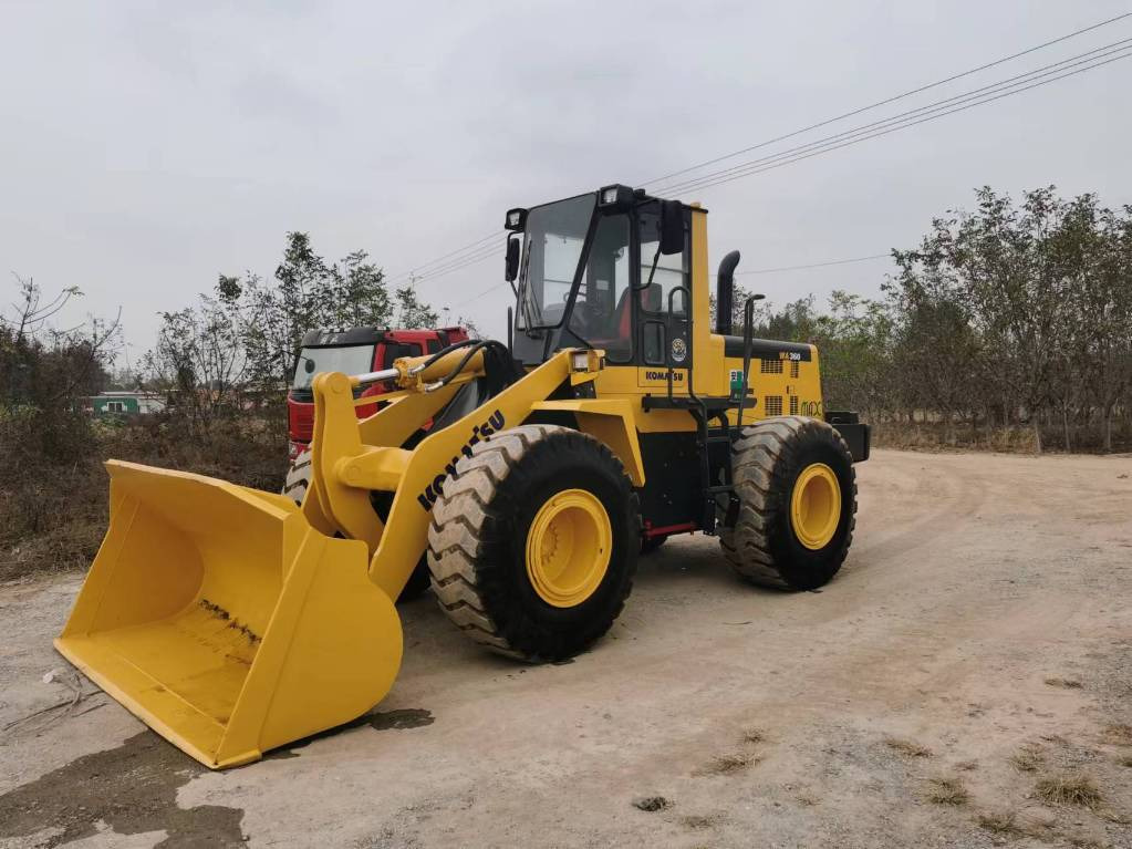 Komatsu WA 360-3 - Riteņu iekrāvējs: foto 5 Komatsu WA 360-3 - Riteņu iekrāvējs: foto 5