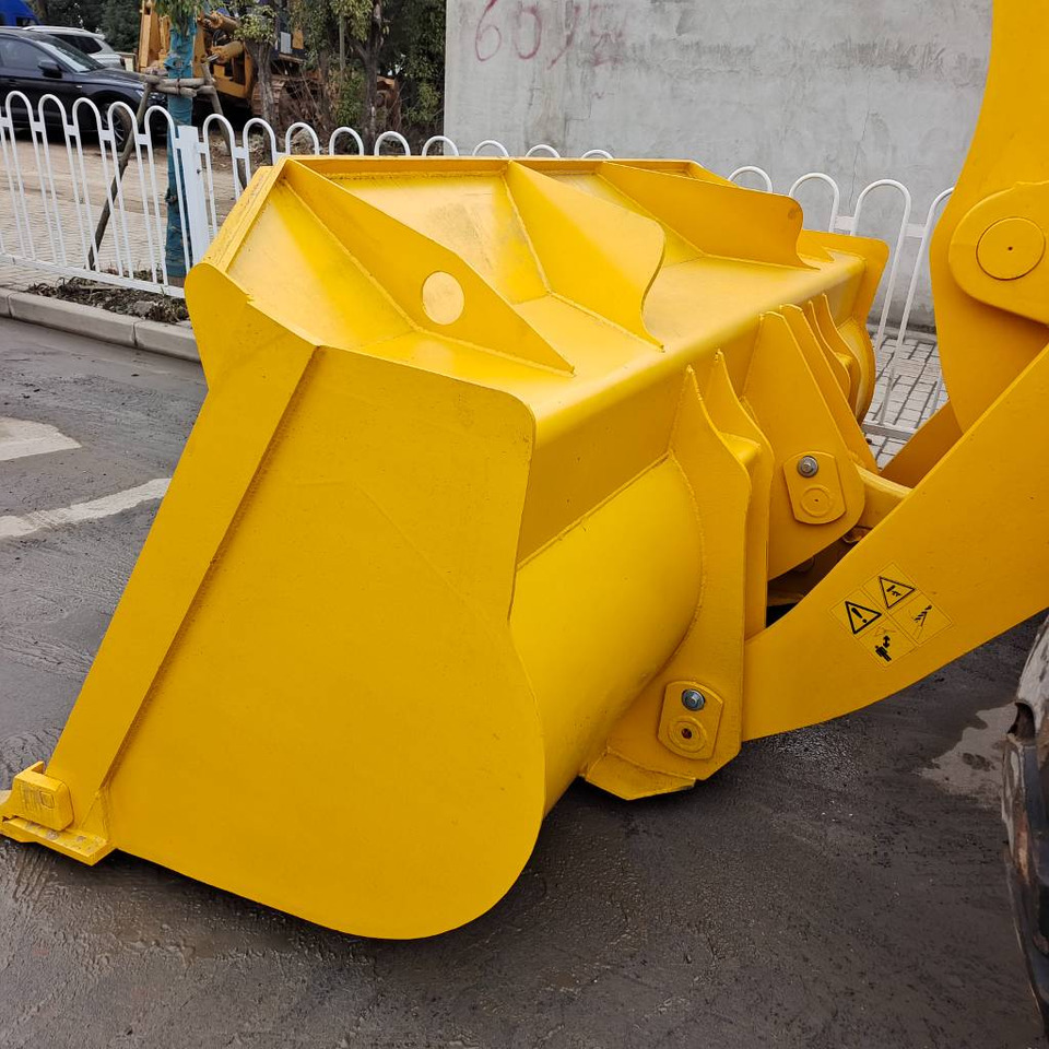 Komatsu WA 380-3 - Riteņu iekrāvējs: foto 2 Komatsu WA 380-3 - Riteņu iekrāvējs: foto 2