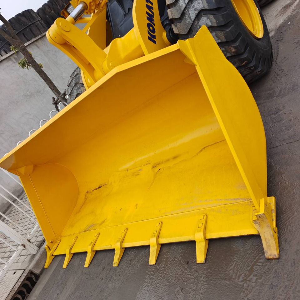 Komatsu WA 380-3 - Riteņu iekrāvējs: foto 4 Komatsu WA 380-3 - Riteņu iekrāvējs: foto 4