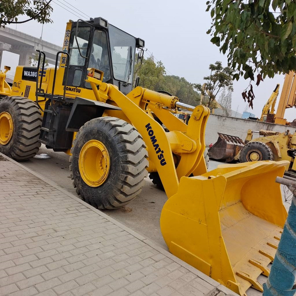 Komatsu WA 380 - Riteņu iekrāvējs: foto 3 Komatsu WA 380 - Riteņu iekrāvējs: foto 3