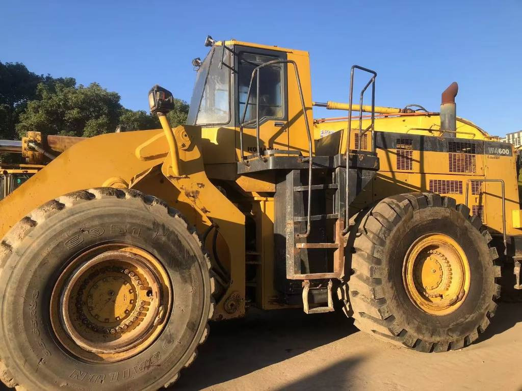 Komatsu WA 600-3 - Riteņu iekrāvējs: foto 3 Komatsu WA 600-3 - Riteņu iekrāvējs: foto 3