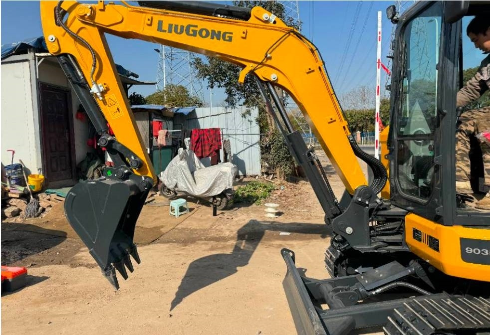 LiuGong 9035 FZTS 100% NEW MACHINE - Kāpurķēžu ekskavators: foto 5 LiuGong 9035 FZTS 100% NEW MACHINE - Kāpurķēžu ekskavators: foto 5