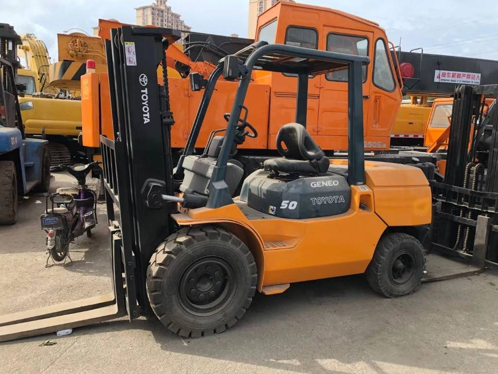 Toyota FD 50 - Dīzeļiekrāvējs: foto 1 Toyota FD 50 - Dīzeļiekrāvējs: foto 1