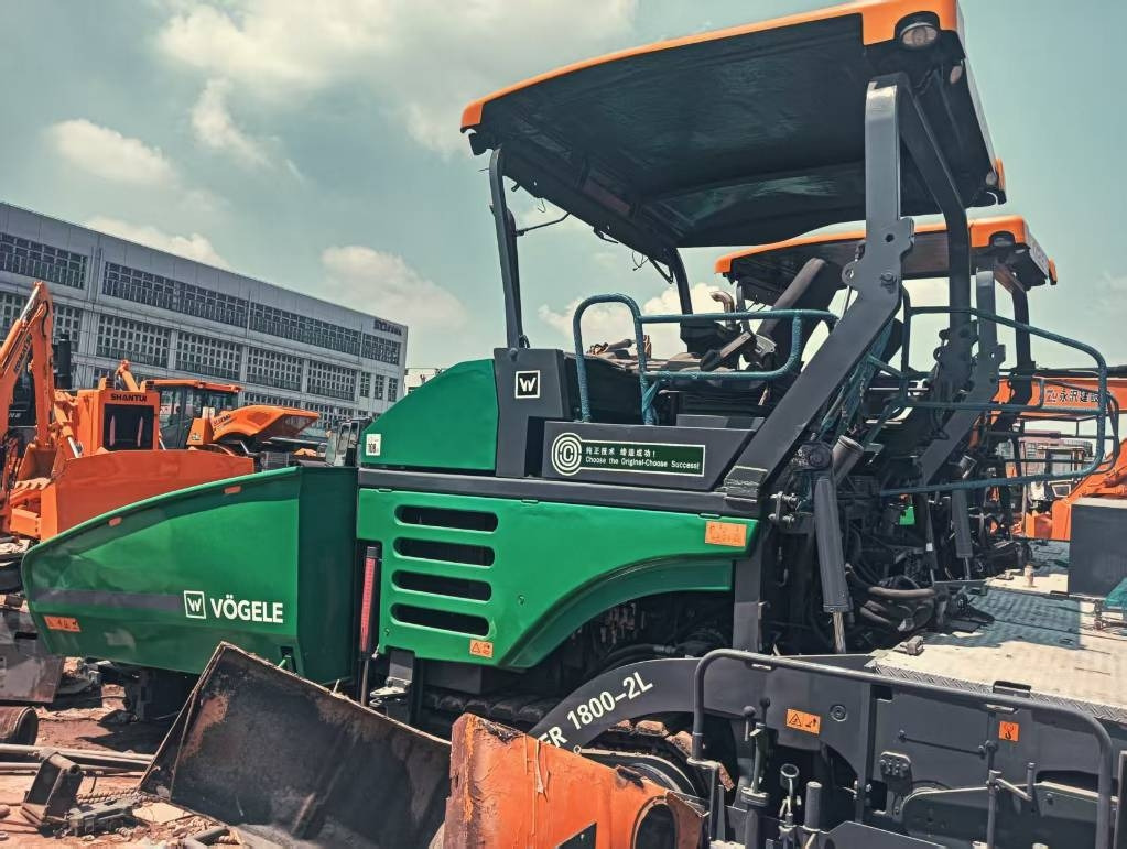 Vögele 1800-3 - Asfalta klājējs: foto 1 Vögele 1800-3 - Asfalta klājējs: foto 1