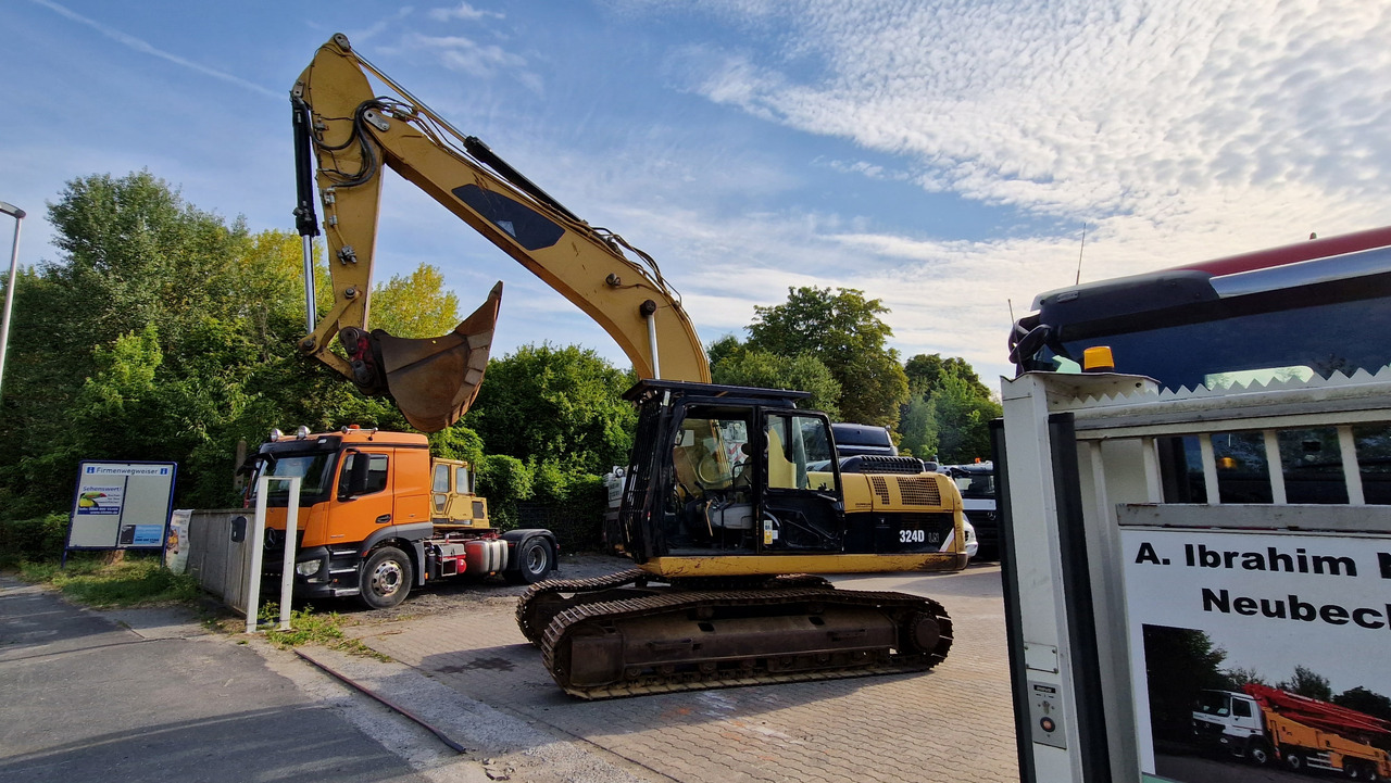 CAT 324 D Deutsche Maschine | Schnellwechsler | Löffel | Hammerhydraulik | 8016h original - Kāpurķēžu ekskavators: foto 1 CAT 324 D Deutsche Maschine | Schnellwechsler | Löffel | Hammerhydraulik | 8016h original - Kāpurķēžu ekskavators: foto 1