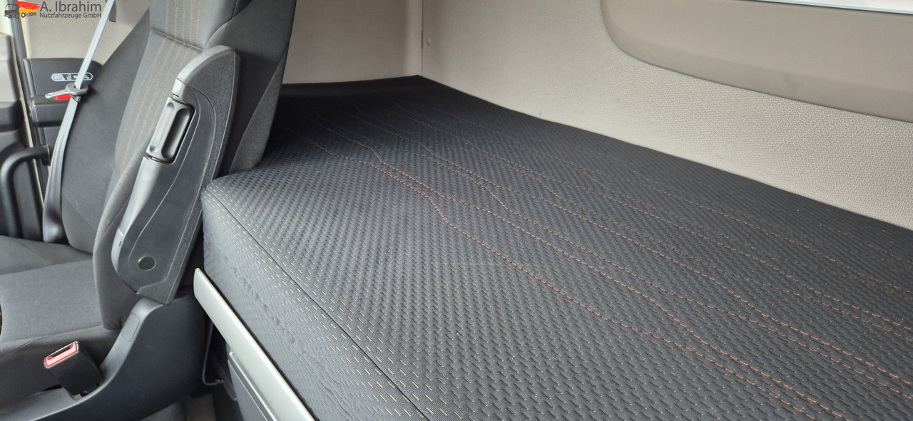 Daf XF 450 FAR Edscha Liftachse auch als Komplettzug !! - Kravas automašīna ar tentu: foto 3 Daf XF 450 FAR Edscha Liftachse auch als Komplettzug !! - Kravas automašīna ar tentu: foto 3