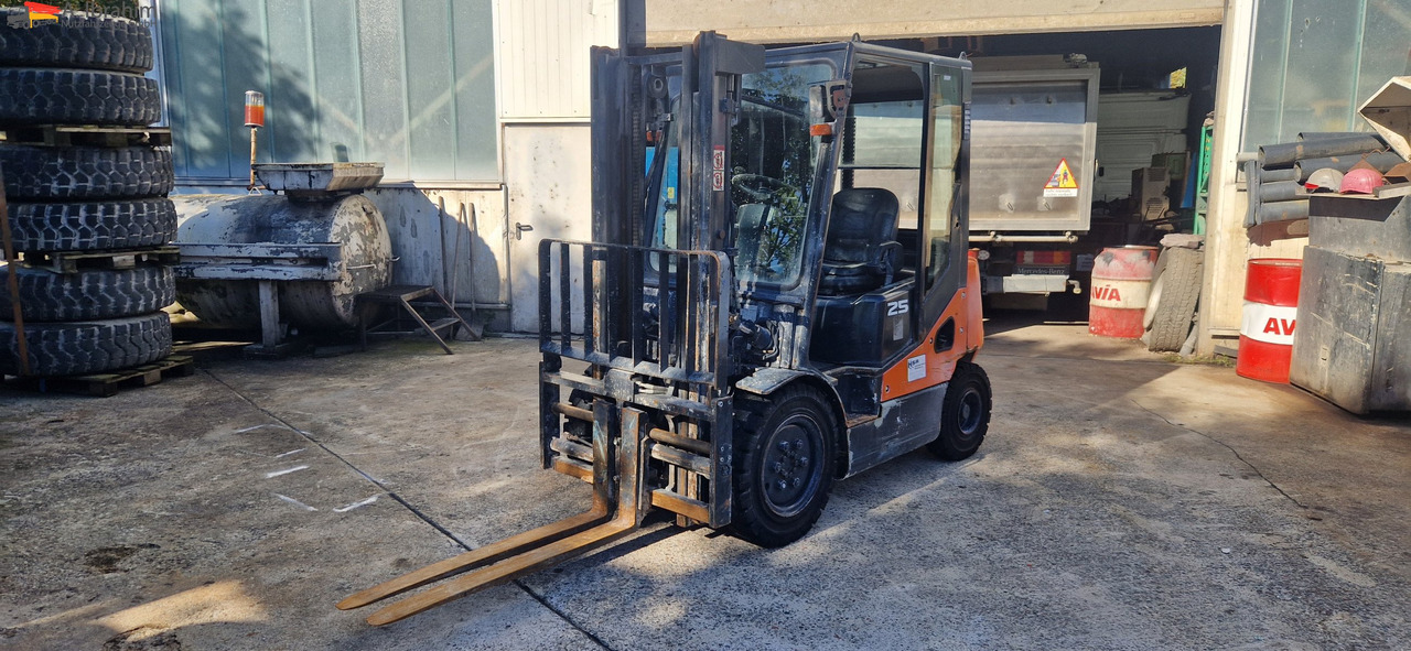 Doosan D25-5 Duplexmast, Seitenverschiebung, autom. Gabelverst. - Dīzeļiekrāvējs: foto 1 Doosan D25-5 Duplexmast, Seitenverschiebung, autom. Gabelverst. - Dīzeļiekrāvējs: foto 1