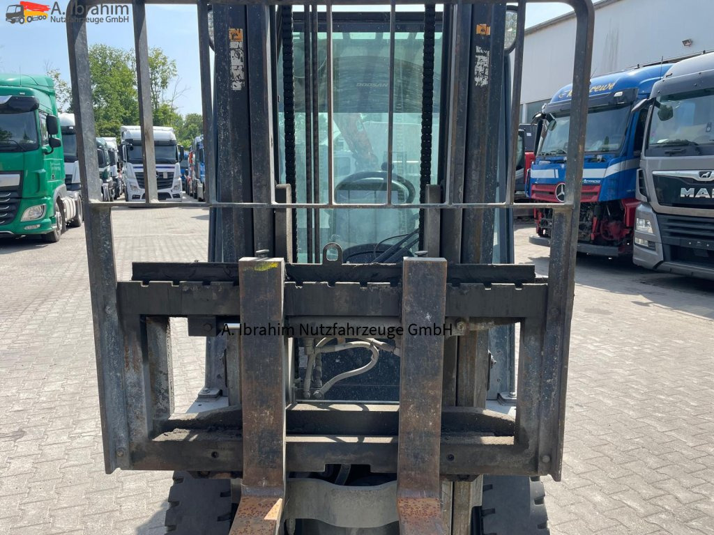 Doosan D30S-7 3000 kg Tragkraft Guter Zustand - Dīzeļiekrāvējs: foto 2 Doosan D30S-7 3000 kg Tragkraft Guter Zustand - Dīzeļiekrāvējs: foto 2
