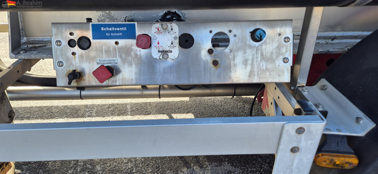 Feldbinder EUT 40.3 Liftachse, Scheibenbremse 2 Kammern, Top Zustand - Silosa puspiekabe: foto 2 Feldbinder EUT 40.3 Liftachse, Scheibenbremse 2 Kammern, Top Zustand - Silosa puspiekabe: foto 2