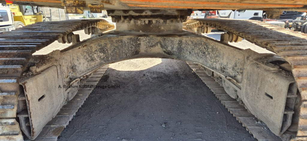 Hitachi ZX 300LCN-6 Schaden imHeckbereich, läuft aber !! 8125 h - Kāpurķēžu ekskavators: foto 4 Hitachi ZX 300LCN-6 Schaden imHeckbereich, läuft aber !! 8125 h - Kāpurķēžu ekskavators: foto 4