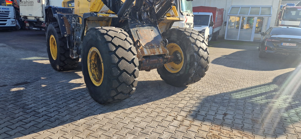 Komatsu WA 200 technisch ok. technische Wartung beim Komatsu Service - Riteņu iekrāvējs: foto 3 Komatsu WA 200 technisch ok. technische Wartung beim Komatsu Service - Riteņu iekrāvējs: foto 3