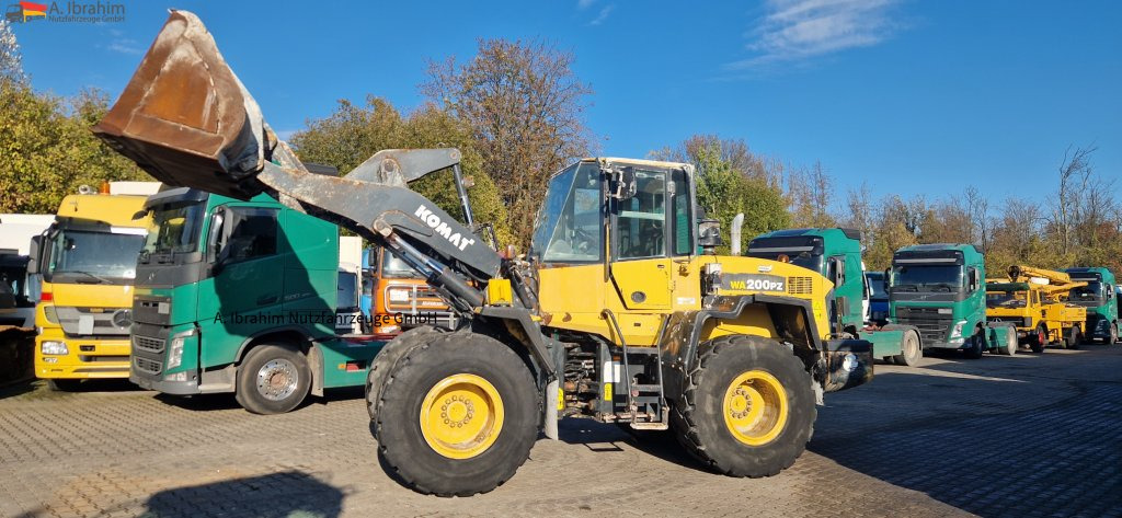 Komatsu WA 200 technisch ok. technische Wartung beim Komatsu Service - Riteņu iekrāvējs: foto 1 Komatsu WA 200 technisch ok. technische Wartung beim Komatsu Service - Riteņu iekrāvējs: foto 1
