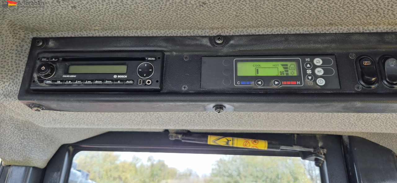Komatsu WA 250 Zustand technisch ok, optisch 3-4 Unterlagen vorhanden - Riteņu iekrāvējs: foto 5 Komatsu WA 250 Zustand technisch ok, optisch 3-4 Unterlagen vorhanden - Riteņu iekrāvējs: foto 5