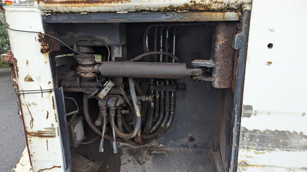 Langendorf SBT 27/33 Innenlader, hydr. Schwanenhals - Puspiekabe zema profila platforma: foto 4 Langendorf SBT 27/33 Innenlader, hydr. Schwanenhals - Puspiekabe zema profila platforma: foto 4