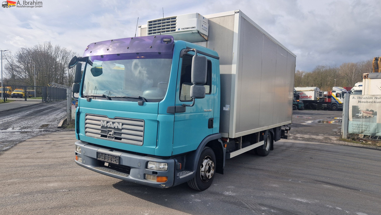 MAN 8.180 Thermokingkühlung - 30 ° sauber, 3. Gang kratzt, voll fahrbereit - Kravas automašīna refrižerators: foto 1 MAN 8.180 Thermokingkühlung - 30 ° sauber, 3. Gang kratzt, voll fahrbereit - Kravas automašīna refrižerators: foto 1