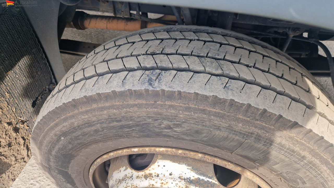 MAN 8.180 Thermokingkühlung - 30 ° sauber, 3. Gang kratzt, voll fahrbereit - Kravas automašīna refrižerators: foto 5 MAN 8.180 Thermokingkühlung - 30 ° sauber, 3. Gang kratzt, voll fahrbereit - Kravas automašīna refrižerators: foto 5