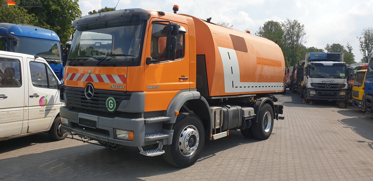 Mercedes-Benz 1823 DB 1823,Optifant 70, einsatzbereit, 1453 h Betriebsstunden - Ielu tīrīšanas mašīna: foto 1 Mercedes-Benz 1823 DB 1823,Optifant 70, einsatzbereit, 1453 h Betriebsstunden - Ielu tīrīšanas mašīna: foto 1