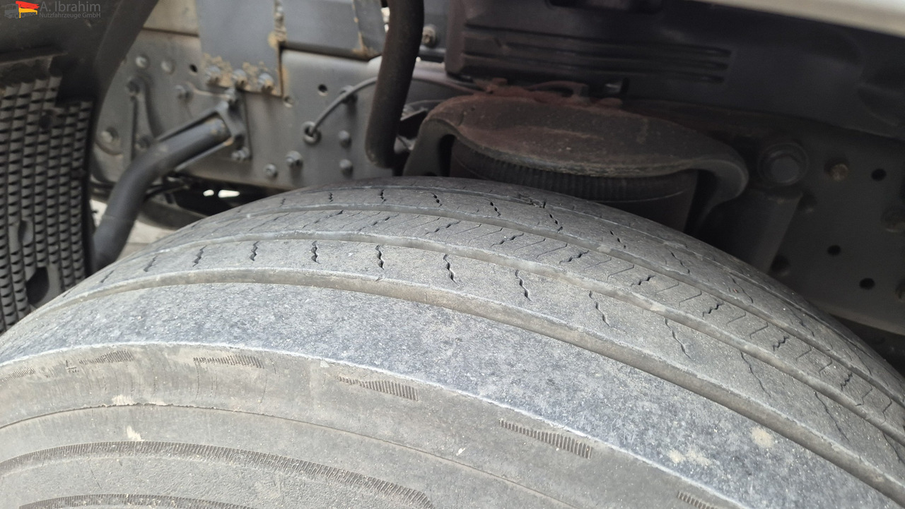 Mercedes-Benz 1833 HIAB Kran, Funk FB Scheckheft gepflegt bei Mercedes - Bortu kravas automašīna/ Platforma, Kravas auto ar manipulatoru: foto 3 Mercedes-Benz 1833 HIAB Kran, Funk FB Scheckheft gepflegt bei Mercedes - Bortu kravas automašīna/ Platforma, Kravas auto ar manipulatoru: foto 3