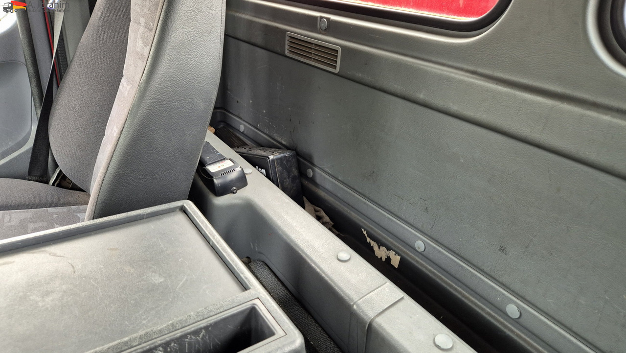 Mercedes-Benz 1833 HIAB Kran, Funk FB Scheckheft gepflegt bei Mercedes - Bortu kravas automašīna/ Platforma, Kravas auto ar manipulatoru: foto 4 Mercedes-Benz 1833 HIAB Kran, Funk FB Scheckheft gepflegt bei Mercedes - Bortu kravas automašīna/ Platforma, Kravas auto ar manipulatoru: foto 4