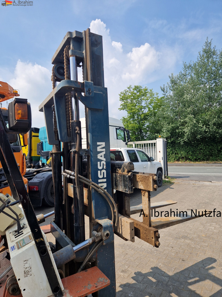 Nissan BF 03-40 4t Stapler - Autokrāvējs: foto 4 Nissan BF 03-40 4t Stapler - Autokrāvējs: foto 4