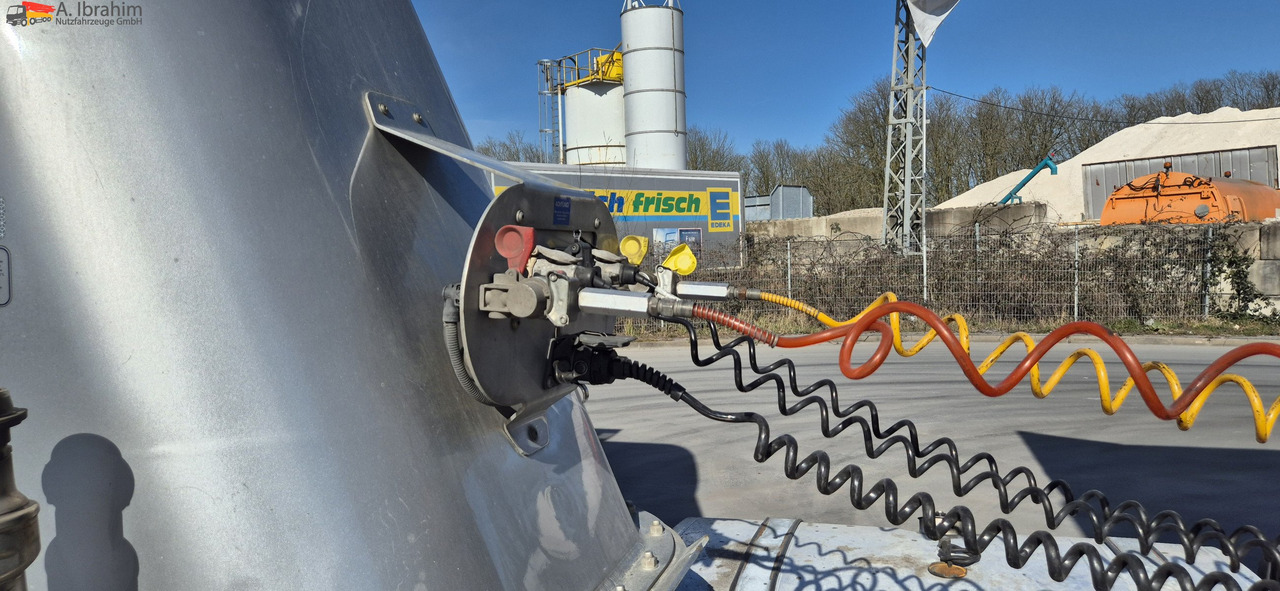 O.M.E.P.S Unfall, voll fahrbereit 35 cbm - Silosa puspiekabe: foto 2 O.M.E.P.S Unfall, voll fahrbereit 35 cbm - Silosa puspiekabe: foto 2