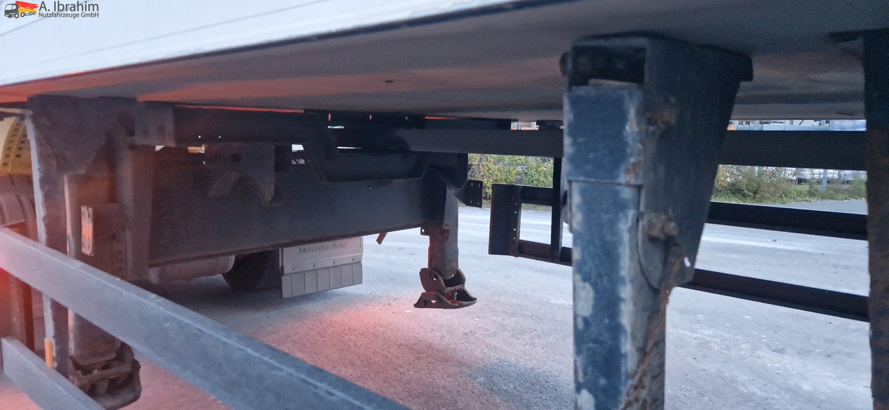 Schmitz SKO 24 Citysattel, 3. Achse zwangsgelenkt Frigoblock - Puspiekabe: foto 2 Schmitz SKO 24 Citysattel, 3. Achse zwangsgelenkt Frigoblock - Puspiekabe: foto 2