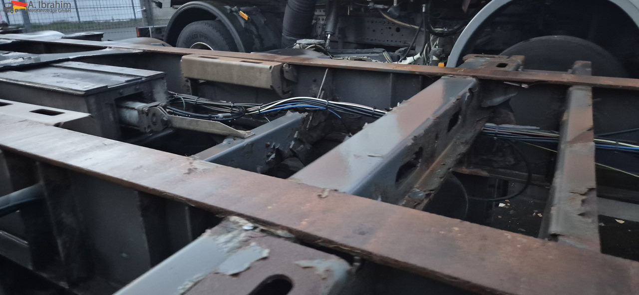 Schmitz SCF24 2x20,30,40,45 ft Multichassis, ausziehbar - Puspiekabe noņemamā virsbūve/ Konteineru vedējs: foto 3 Schmitz SCF24 2x20,30,40,45 ft Multichassis, ausziehbar - Puspiekabe noņemamā virsbūve/ Konteineru vedējs: foto 3