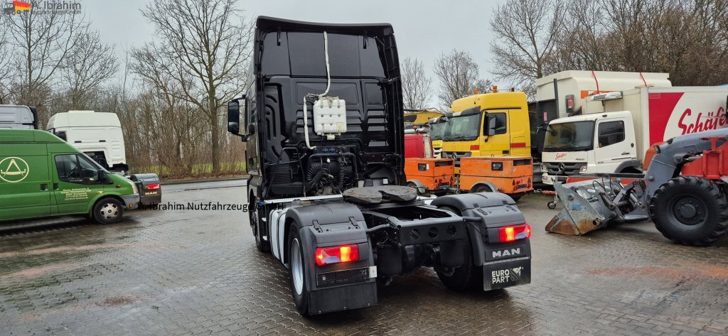Vilcējs MAN 18.440 Zustand gut 2x Tank, Retarder: foto 10