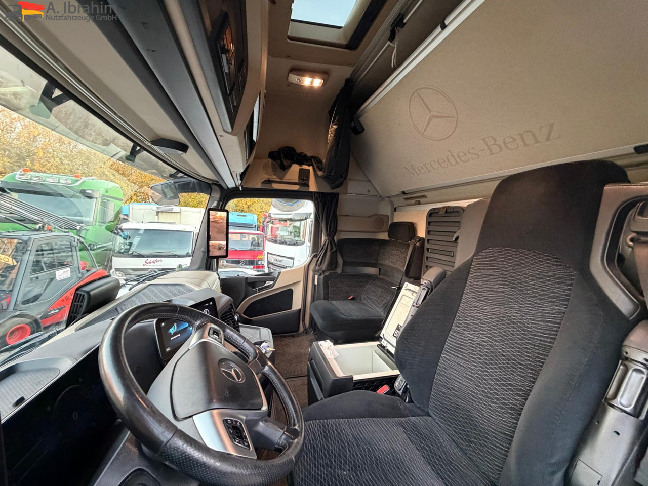 Mercedes-Benz Actros 1845 GigaSpace | Retarder | 4x2 | Luft Luft | LowLiner - Vilcējs: foto 3 Mercedes-Benz Actros 1845 GigaSpace | Retarder | 4x2 | Luft Luft | LowLiner - Vilcējs: foto 3