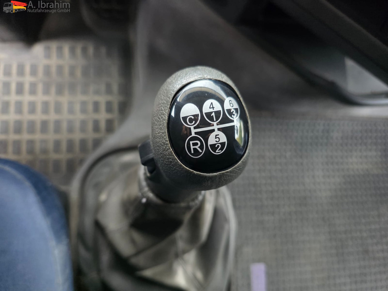 Volvo FH 520 | 6x4 | Schaltgetriebe | Blatt Blatt Klima | Trommelbremse | 3 Pedals - Vilcējs: foto 2 Volvo FH 520 | 6x4 | Schaltgetriebe | Blatt Blatt Klima | Trommelbremse | 3 Pedals - Vilcējs: foto 2