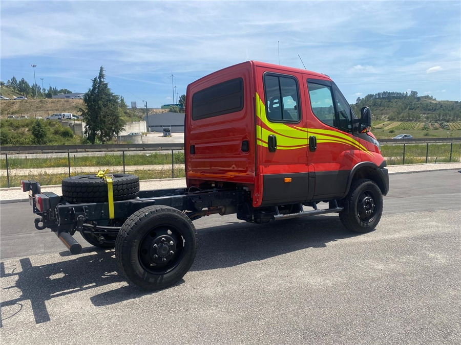 Iveco 70-S180 4X4 - Šasija kravas automašīna: foto 4 Iveco 70-S180 4X4 - Šasija kravas automašīna: foto 4