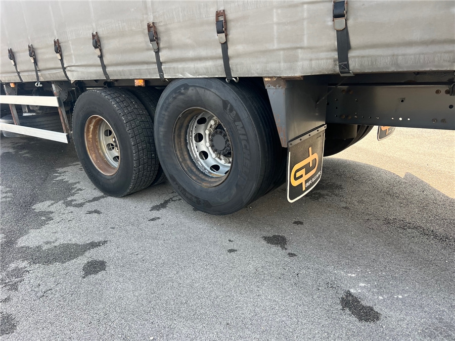 Kravas automašīna ar tentu Renault PREMIUM 370: foto 18