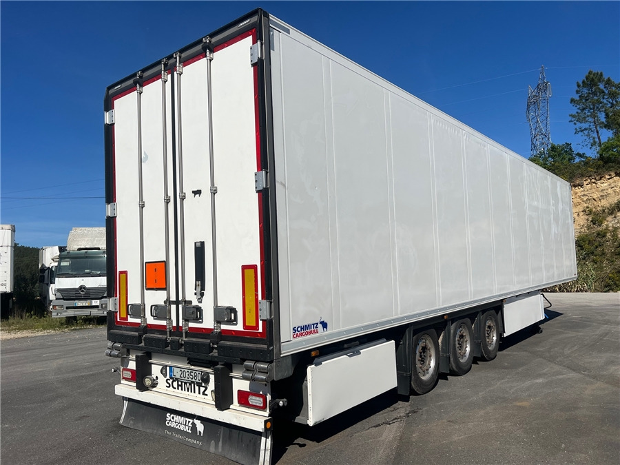 SCHMITZ CARGOBULL SCB-S3B - Puspiekabe refrižerators: foto 1 SCHMITZ CARGOBULL SCB-S3B - Puspiekabe refrižerators: foto 1
