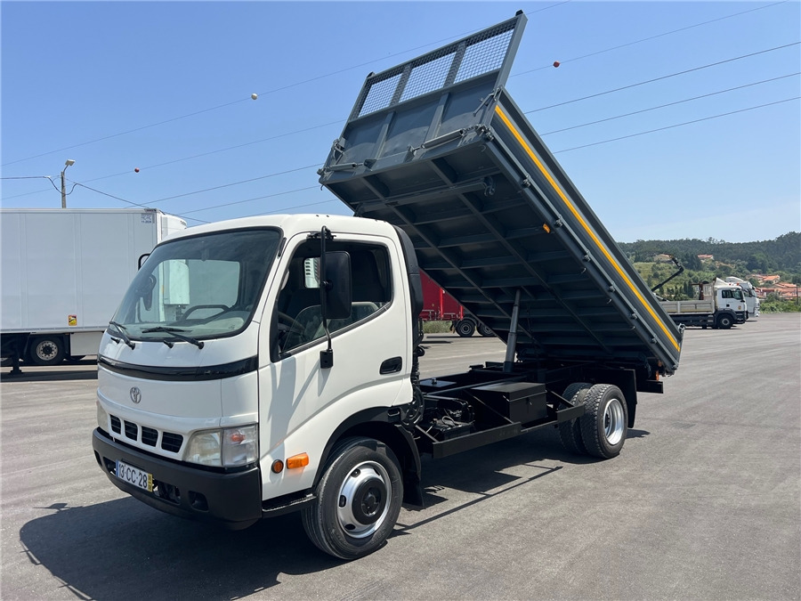 TOYOTA DYNA - Kravas automašīna pašizgāzējs: foto 1 TOYOTA DYNA - Kravas automašīna pašizgāzējs: foto 1