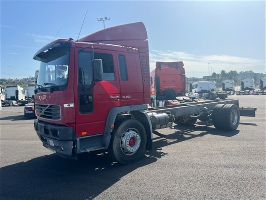 Volvo FL250 - Šasija kravas automašīna: foto 1 Volvo FL250 - Šasija kravas automašīna: foto 1