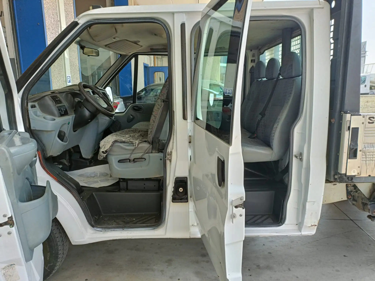 Automašīna ar kravas platformu FORD TRANSIT DOPPIA CABINA: foto 8