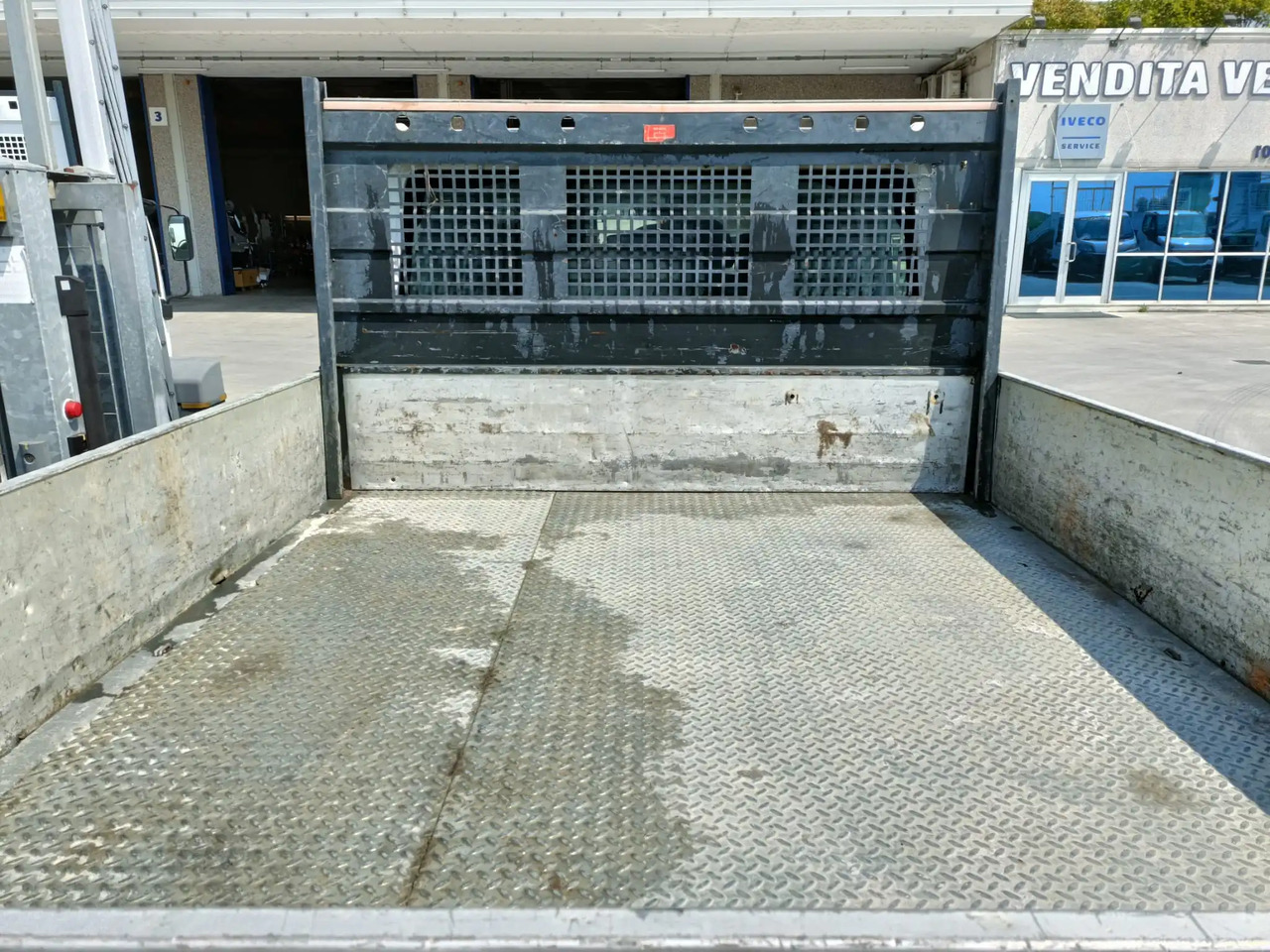 Automašīna ar kravas platformu FORD TRANSIT DOPPIA CABINA: foto 7