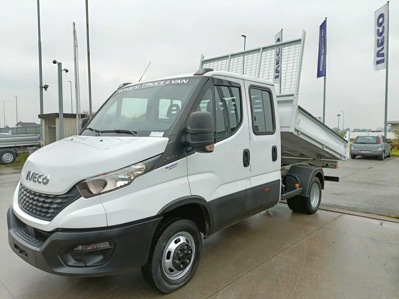 IVECO DAILY 35C14 DOPPIA CABINA RIBALTABILE 2.3 - Komercauto pašizgāzējs: foto 4 IVECO DAILY 35C14 DOPPIA CABINA RIBALTABILE 2.3 - Komercauto pašizgāzējs: foto 4
