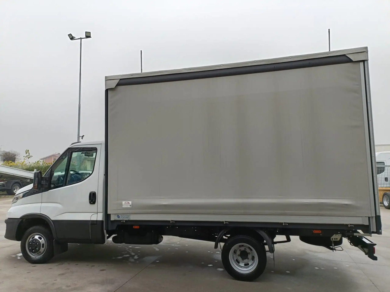 IVECO DAILY 35C16 3000 cc KM 0 - Furgons ar tentu: foto 3 IVECO DAILY 35C16 3000 cc KM 0 - Furgons ar tentu: foto 3
