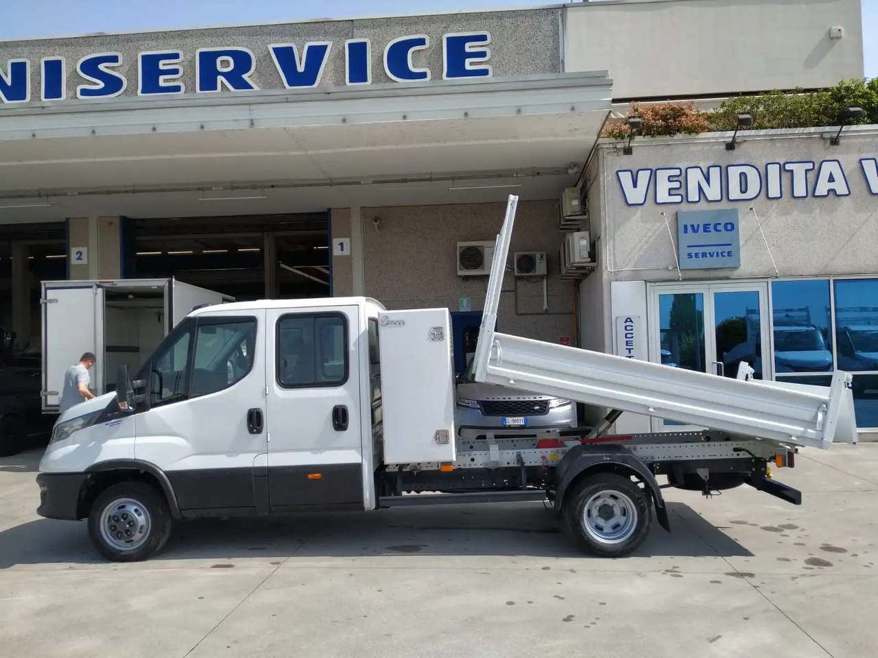 IVECO DAILY 35C16 6 POSTI 3000 CC - Komercauto pašizgāzējs: foto 3 IVECO DAILY 35C16 6 POSTI 3000 CC - Komercauto pašizgāzējs: foto 3