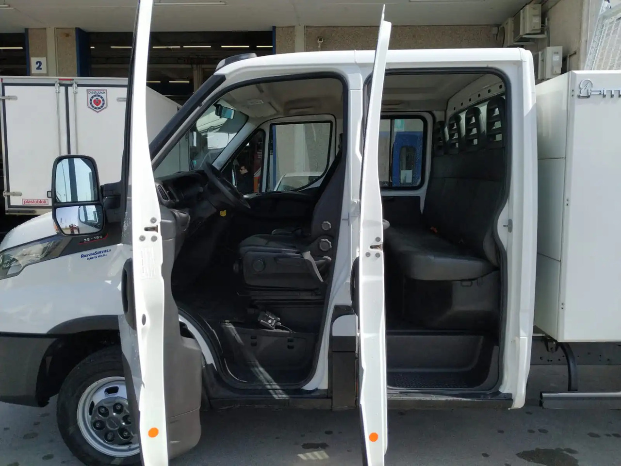IVECO DAILY 35C16 6 POSTI 3000 CC - Komercauto pašizgāzējs: foto 5 IVECO DAILY 35C16 6 POSTI 3000 CC - Komercauto pašizgāzējs: foto 5