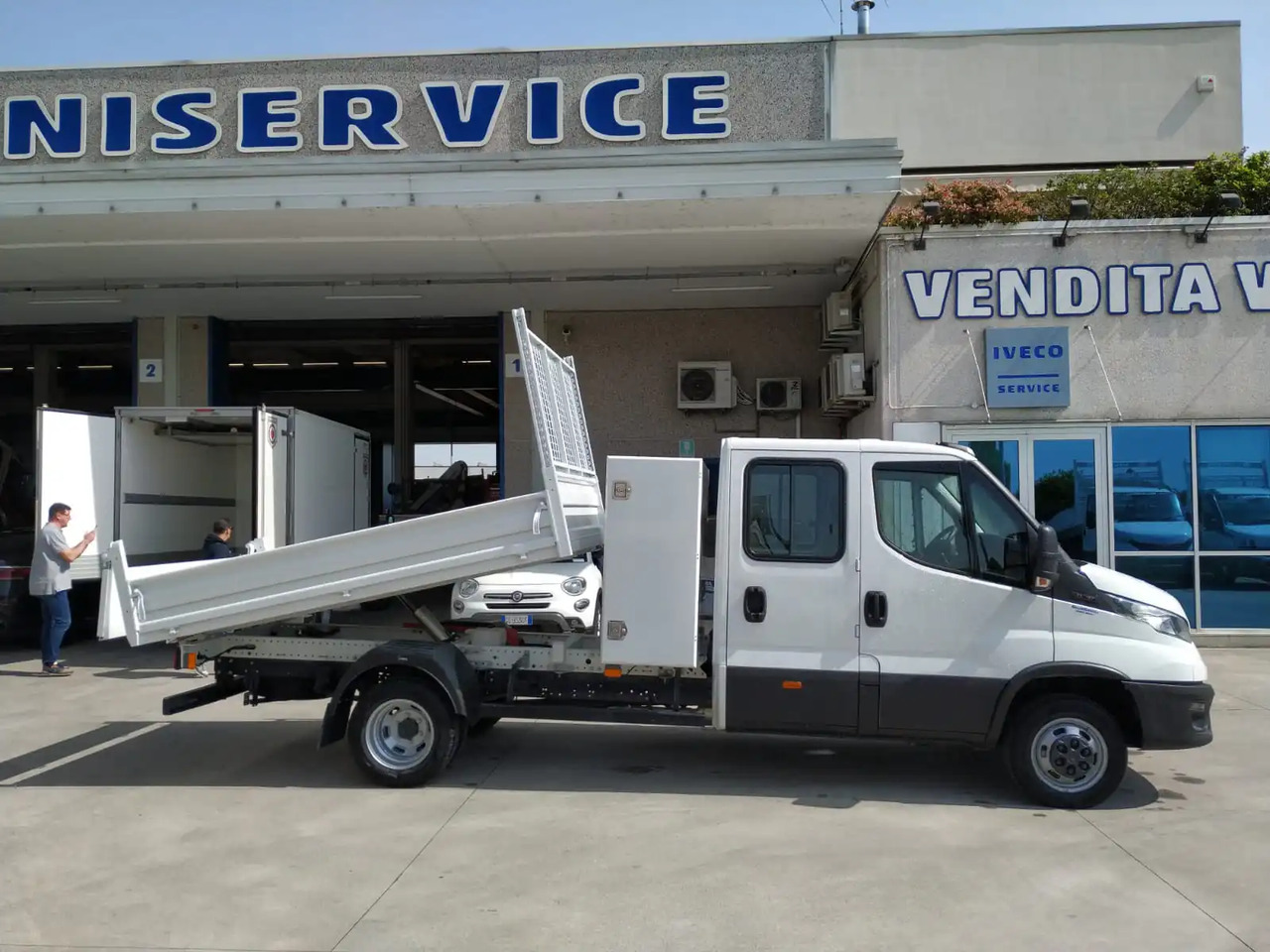 IVECO DAILY 35C16 6 POSTI 3000 CC - Komercauto pašizgāzējs: foto 2 IVECO DAILY 35C16 6 POSTI 3000 CC - Komercauto pašizgāzējs: foto 2