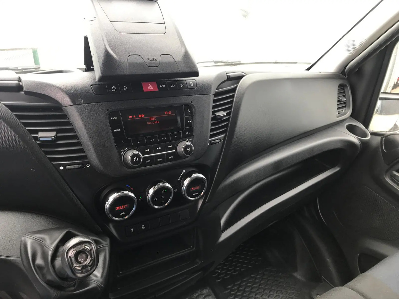 IVECO DAILY 35C16 CC 3000 - Furgons ar tentu: foto 4 IVECO DAILY 35C16 CC 3000 - Furgons ar tentu: foto 4