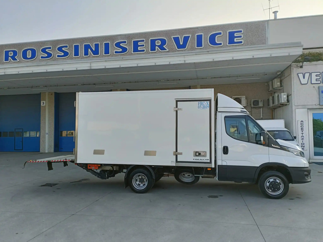 IVECO DAILY 35C21 A8 FRIGO FRCX 3.0 - Komercauto refrižerators: foto 4 IVECO DAILY 35C21 A8 FRIGO FRCX 3.0 - Komercauto refrižerators: foto 4
