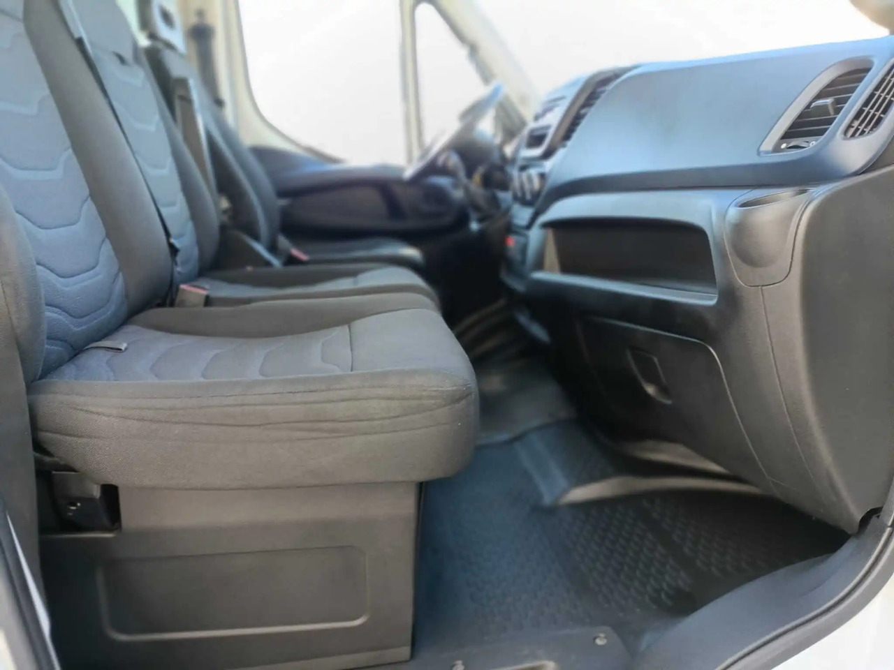 IVECO DAILY 60C18 RIBALTABILE CON GRU - Kravas automašīna pašizgāzējs: foto 4 IVECO DAILY 60C18 RIBALTABILE CON GRU - Kravas automašīna pašizgāzējs: foto 4
